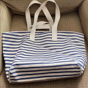 BAGGU weekend bag in blue/cream stripe